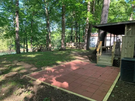 Not-SO-Ordinary Trailer! A Lovely Getaway on the Little Red River with Hot Tub! Отели в г. Cleburne County