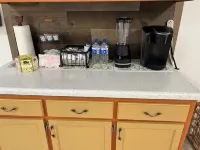 Cozy 2- bedroom, full bath guest house on working farm, 1 mile to racetrack.