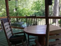 Wild Bills Riverfront Escape - Garden hot tub Hotels in Cowee