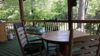 Wild Bills Riverfront Escape - Garden hot tub