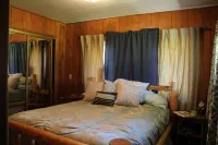 Secluded 77-Acre Retreat, Pet-Friendly Cabin Near Univ. of Idaho & Wsu.