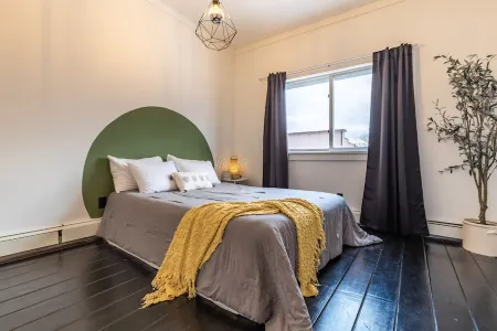 Cozy North Shore Getaway