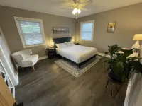 Spectacular Choice: Sleeps 6, Your Dog Welcome Too Hotels in Tigard