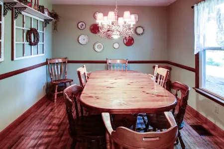 Hidden Hollow Farm - Pool; Game Rm; Sleeps 26, 55 min. to DC, Riverwalk & Trails Отели в г. Фокир