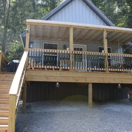 Stylish Cabin 4Mins Away from Cumberland Lake!