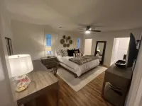 Luxury Home - Walk to Grove and Square - Outdoor Patio Seating