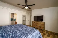 Two master suites-4BR & 3BA Lake Havasu House with Pool Table, Pool & Hot Tub