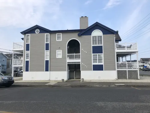 Gorgeous top floor condo on a corner lot, perfect beach vacation!