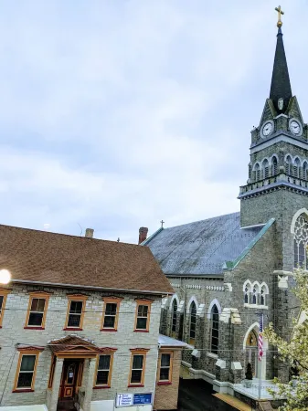 Vintage Charm Studio: Unique Retreat on the East Side