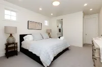 Holiday Lake House - Sleeps up to 32 w/ swim spa