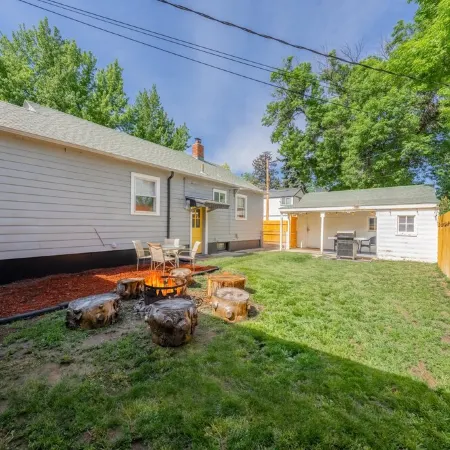 Adorable Downtown Loveland Chalet