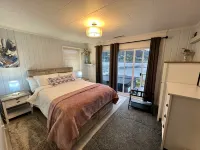 River’s End-Best Pacific Ocean and Rogue River Views on 2+Acres with a Hot Tub!