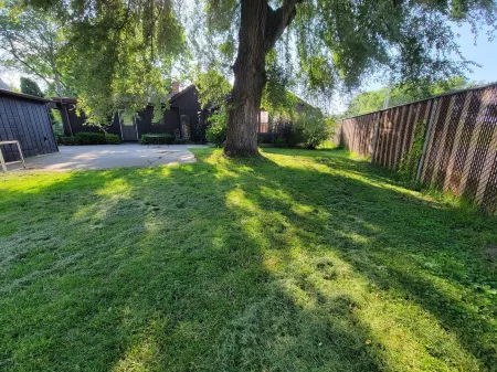 3-bedroom, fully-furnished home in the country w/enclosed backyard