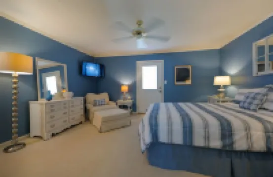 Family beach cottage poised between the ocean, hiking, biking, eateries & shops