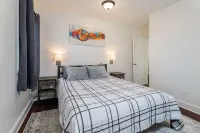 Beautiful Renovated Townhome w/parking