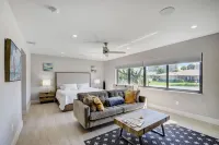 Beach House with Pool, Luxurious & Contemporary