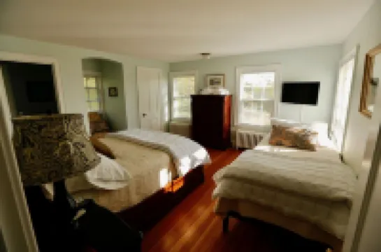 Destination, Overlooking Cooperstown, Large Grounds, 6.2 miles from Dreams Park.