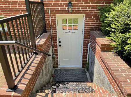 A Cozy Getaway 5 min from the heart of Lancaster!