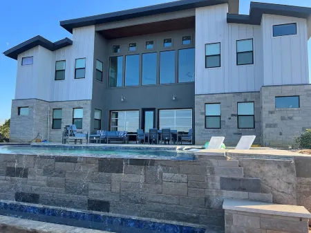 POSSUM KINGDOM LODGE: AMAZING LUXURY HOME --- HELL' S GATE