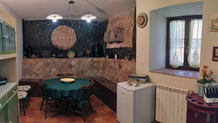 A Sicilian guesthouse with Pool on Mt. Etna, perfect for Families & Groups/x16p.