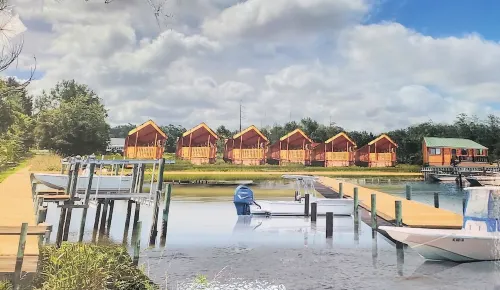 Cabin: Lower Winter prices! Snowbirds Welcome!  Bring your boat for fall fishing Hotels in Carteret County