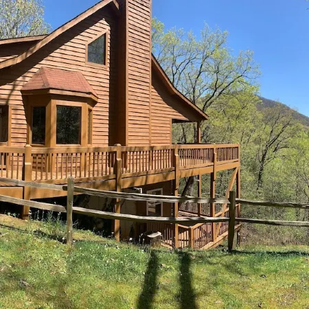 A Perfect View! Dog Friendly Cabin at The Top of The Mountain!