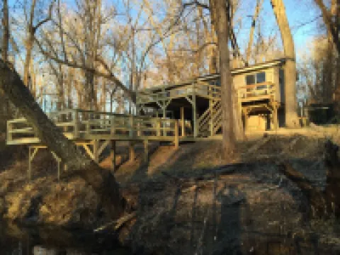 Riverfront Cabin on Exclusive Jon's Pocket!