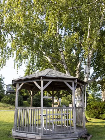 Urban Lake Condo in Sheboygan's Historic Ellis District Отели в г. Sheboygan