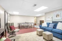 On the LakeLake Living is all about the Lake views, sunsets and the dock! Forsyth County 호텔