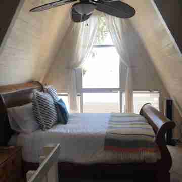 Waterfront & View-Near Seattle on Lake Sammamish in Bellevue Rooms