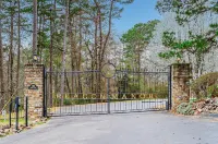 Utopia on Lake Hamilton