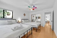 Modern 4 Bedroom Vacation home @ Castro Valley, King or Queen for all