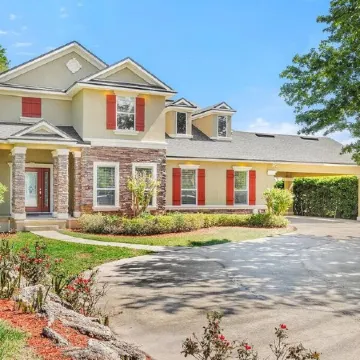 Lakeside Retreat~ Large home with pool, dock, game room and balcony on lakefront