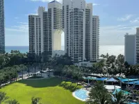 Amazing Oceanview! 10th floor. Parking included
