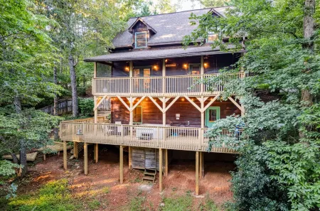 Secluded Coosawattee Cabin w/ Hot Tub- Summer Sale!