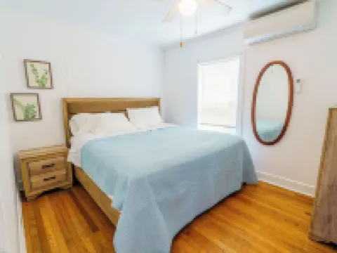 'Casa Playa' Two Unit Beach House a block from the beach. Hotels in Lewes