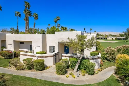 🌈 FIESTA SIESTA! Gated🏡 End unit🍹 Mountain🌄 Golf🏌️‍♂️BBQ🍔 Fire Pit🔥Pool👙 Hotels in Cathedral City