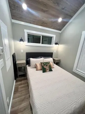 Whitetail Cottage at KY Lake.. a tiny home experience!