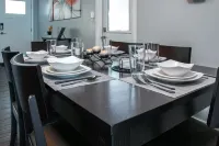 Salt Pool Oasis w/ Firepit & Pergola Walk to Publix & Restaurants - 1 Mile to UF