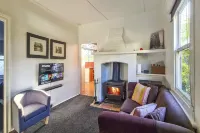 CROFT COTTAGE near Hepburn Mineral Springs Reserve
