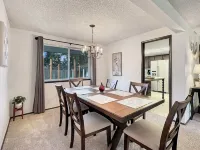 Entire home in Port Orchard, Washington with Game Room, Fire Pit and RV Parking فنادق في Parkwood