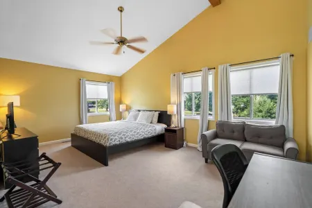 Modern cabin at the woods resort with 3-Bedroom, 2F-bath, Central Air/Heat