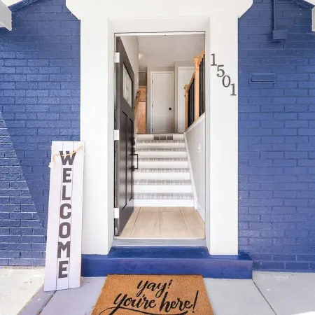 Remodeled  and Furnished Home/Near Stores/6 guests