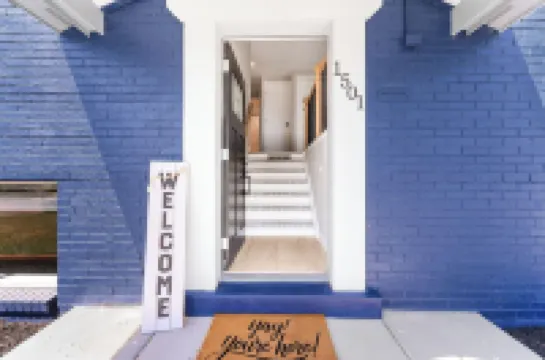 Remodeled  and Furnished Home/Near Stores/6 guests