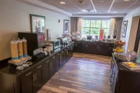 Hampton Inn & Suites Berkshires-Lenox - breakfast