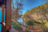 The Rainbow Lodge- Riverfront, Fiber, HotTub, Fish, DogOK, Game Room, Movie Room