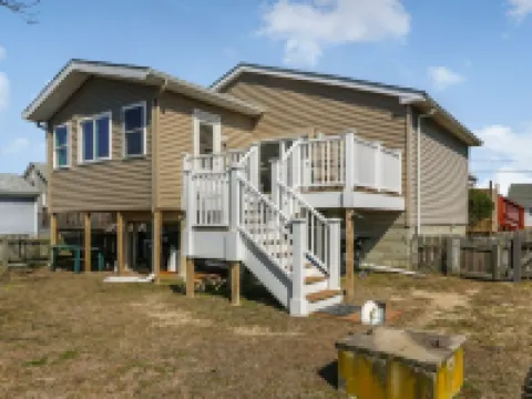 Escape to Our Spacious & Serene 3-Bedroom Home with Stunning Bay Views. Hotels in Milford