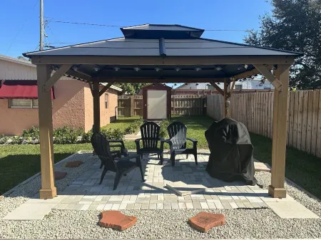 7 mins to the beach Отели рядом со станцией Delray Beach Tri Rail Station