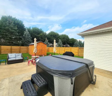 The Odd Dog Retreat w/HotTub, Kayaks, Bikes, Games Отели в г. Франкенмут