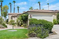 Palm Valley CC - Platinum Membership-Modern condo on the 9th Fairway! Sweet Pea Hotels in 